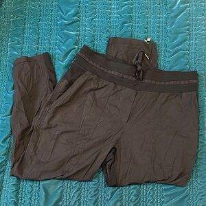 Lululemon cargo capris